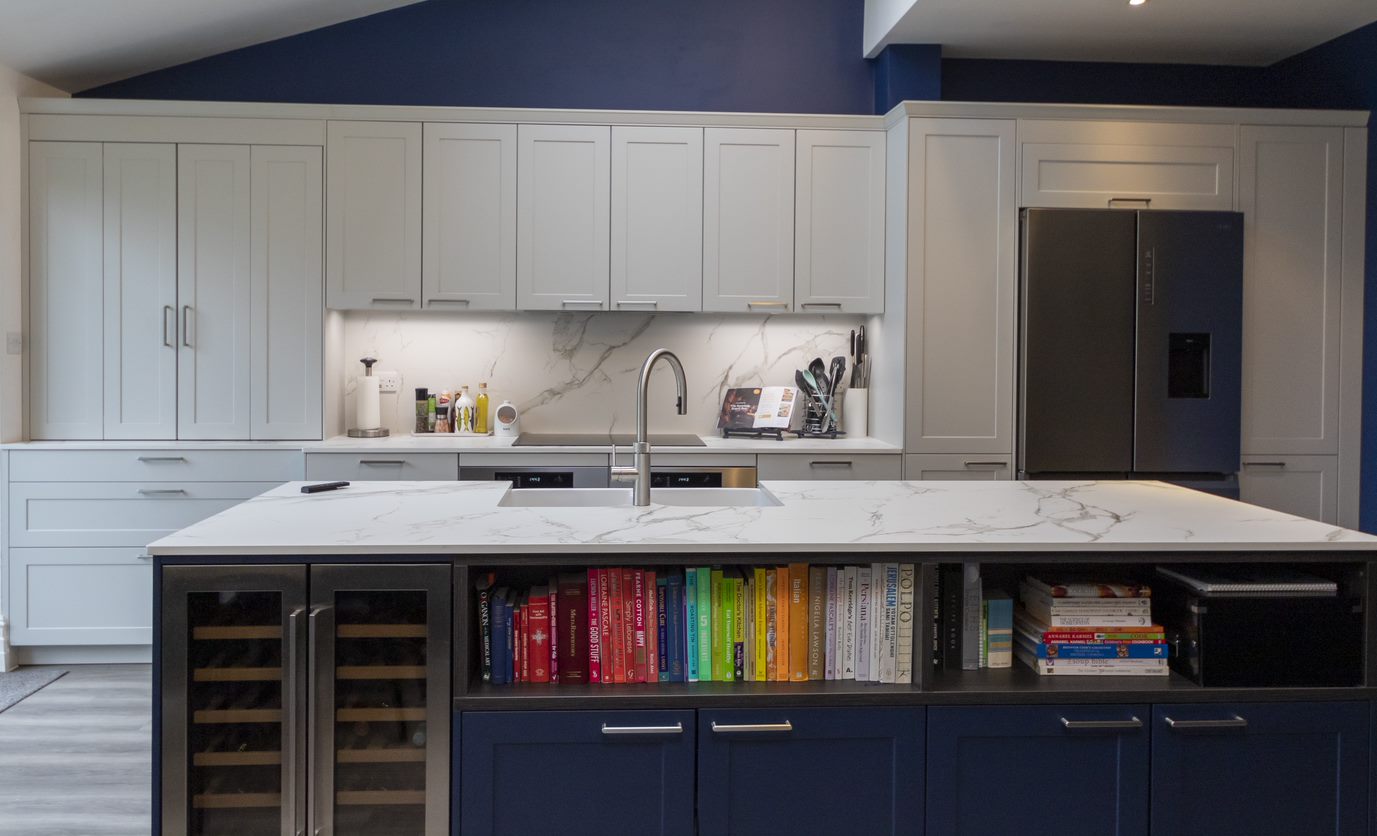 Traditional Leicht Carré-FS Kitchen in Midnight Blue and White
